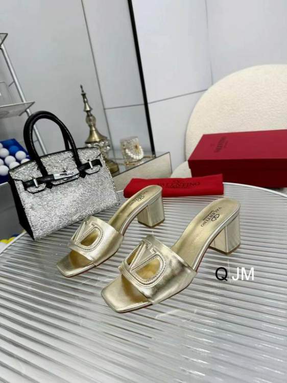 Picture of Valentino Shoes _SKUValentinosz35-407CMJM040920261
